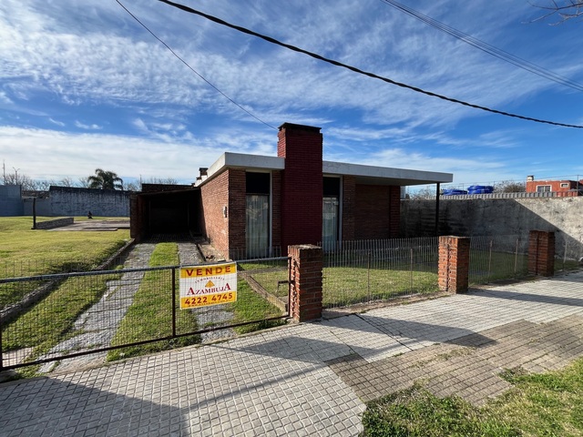 Solar con construcciones a cuadras del centro de Maldonado