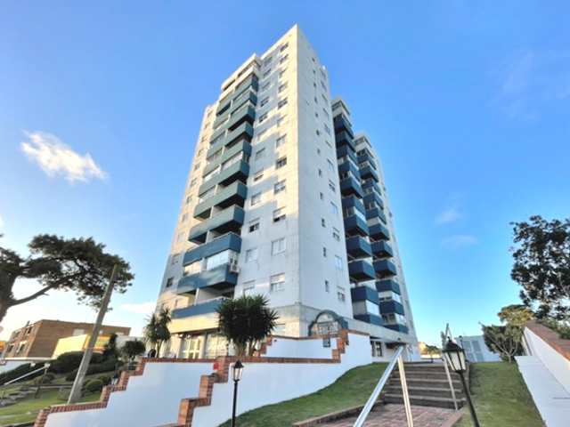 Apartamento de 3 dormitorios en Edificio Leblón