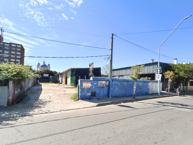Terreno con baño en pleno centro de Maldonado