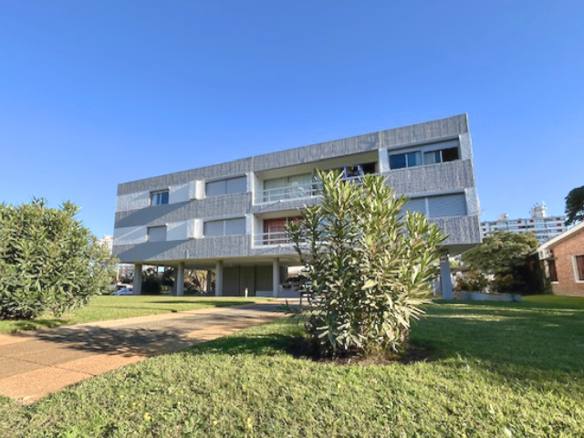 Apartamento de dos dormitorios en edificio Epidauro