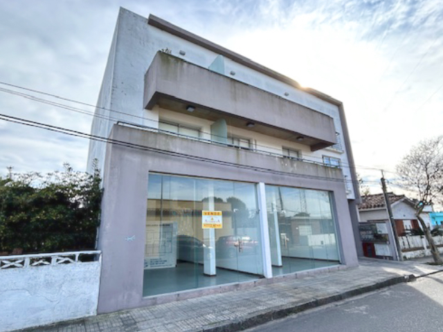Local comercial en edificio Altos Fano