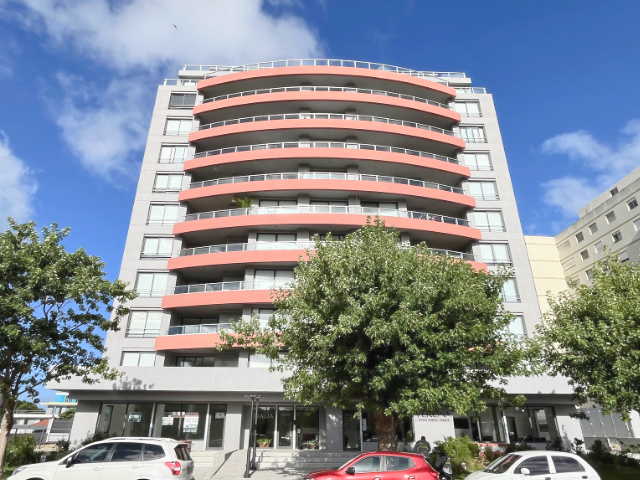 Apartamento de 3 dormitorios en edificio Italia