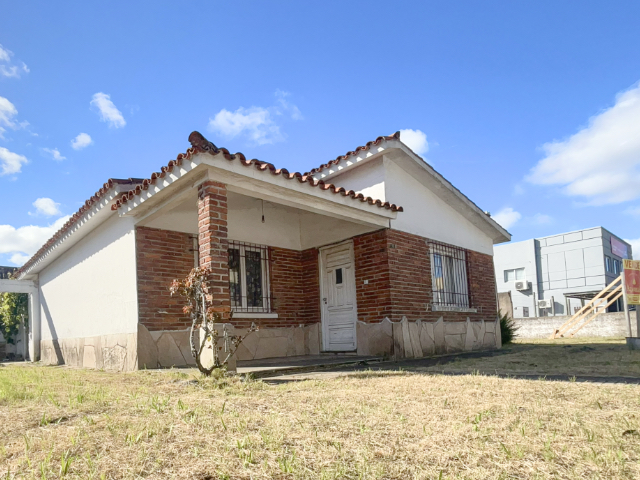 Destacado terreno céntrico a pasos de la IDM