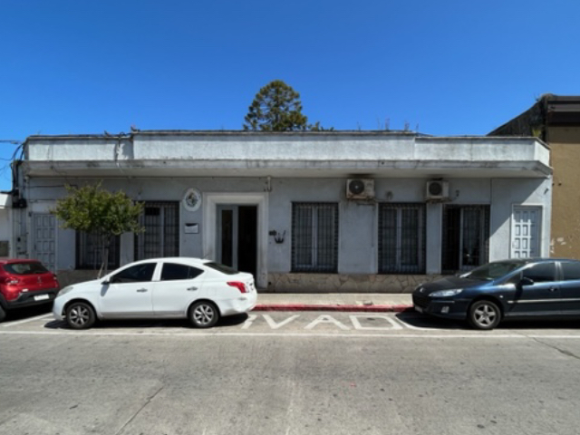 Casa con fachada colonial en pleno centro de Maldonado