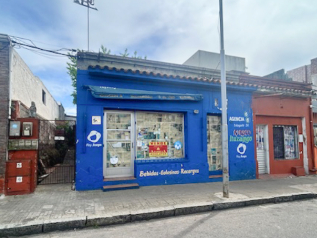 Terreno con construcciones en pleno centro de Maldonado