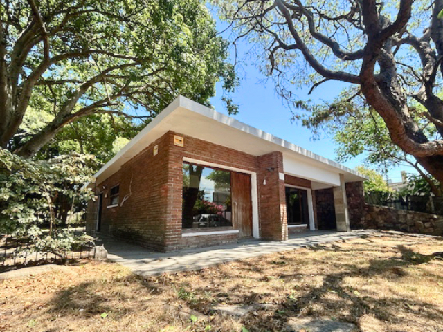 Casa de construcción tradicional ubicada en pleno centro de Maldonado