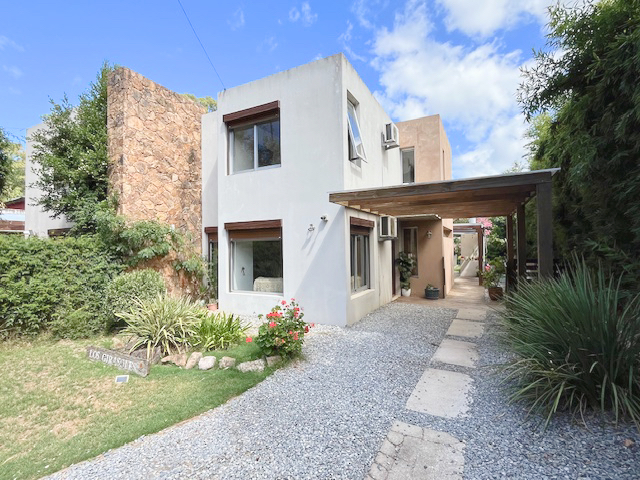 Chalet de 3 dormitorios a cuadras de playa mansa