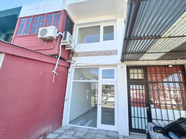 Local comercial sobre avenida Joaquín de Viana