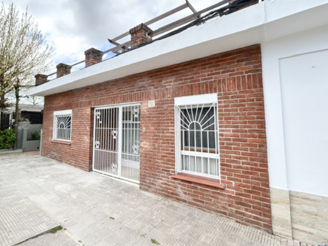 Casa de 2 dormitorios en barrio Bicentenario