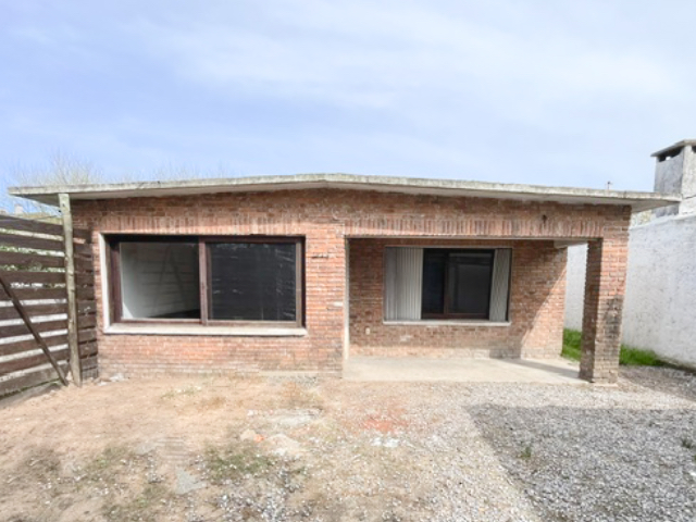Chalet de ladrillos a pasos del centro de Maldonado